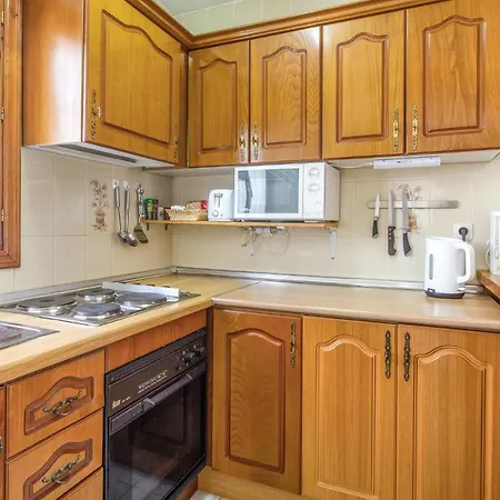 2 Bedroom Beautiful In Apartment *
